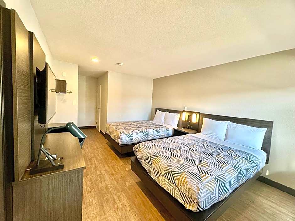 Motel 6-Bellflower, CA - Los Angeles