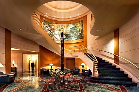Magnifique Room - 1 Queen Bed, Top Floors, Skys craper Views