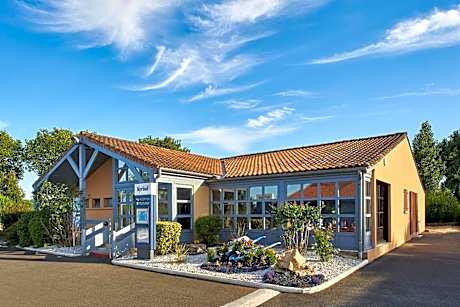 Kyriad Niort - La Creche