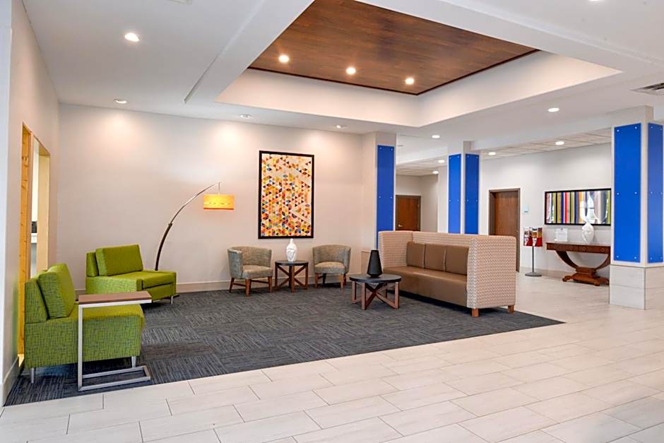 Holiday Inn Express & Suites Pueblo By IHG