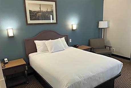 Queen Room - Non-Smoking