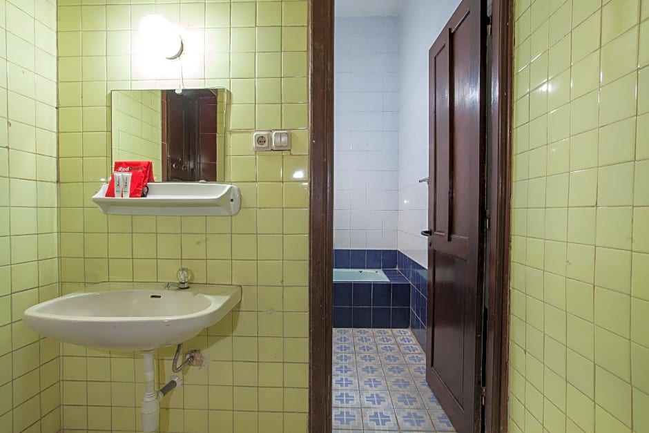 RedDoorz near Balai Kota Malang