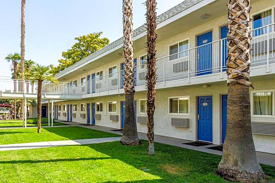 Motel 6-Bakersfield, CA - East