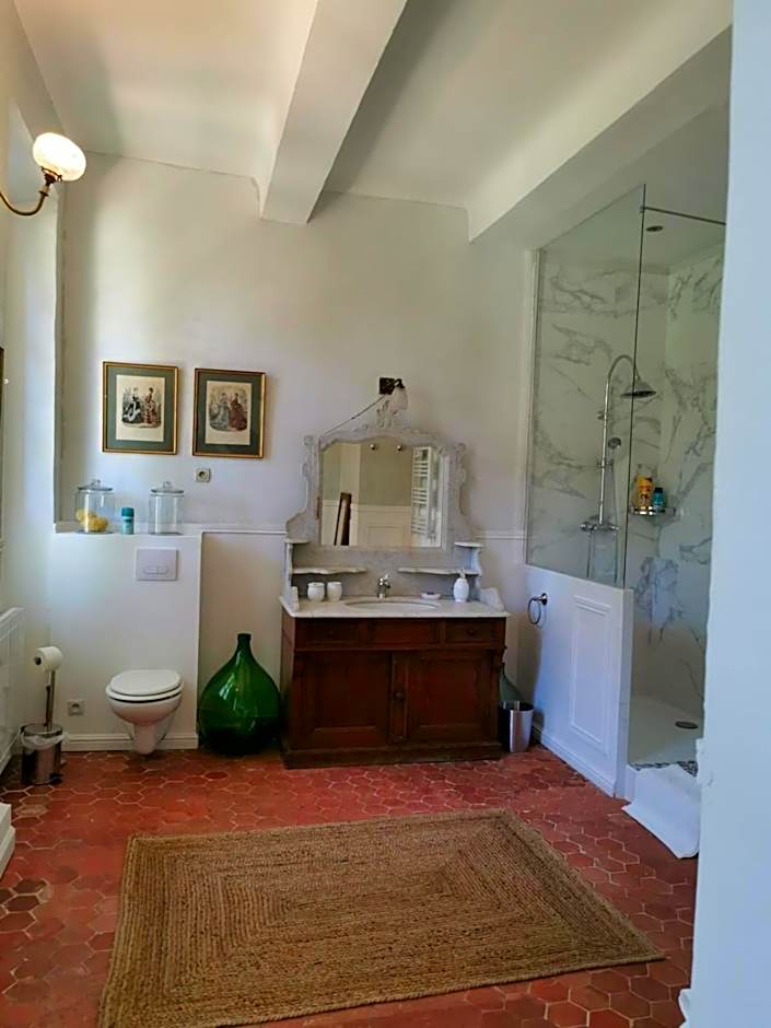 1560- Domaine Des Cinq Jardins- A Magical and Authentic Mansion