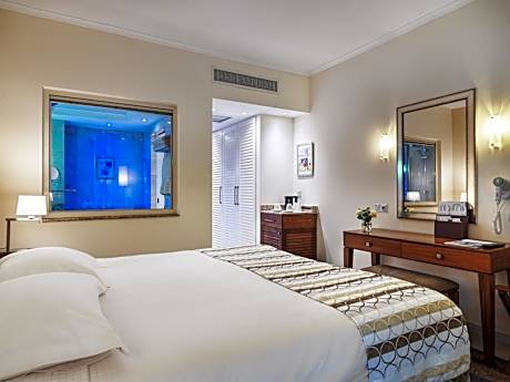 Deluxe Double or Twin Room with Side Sea View
