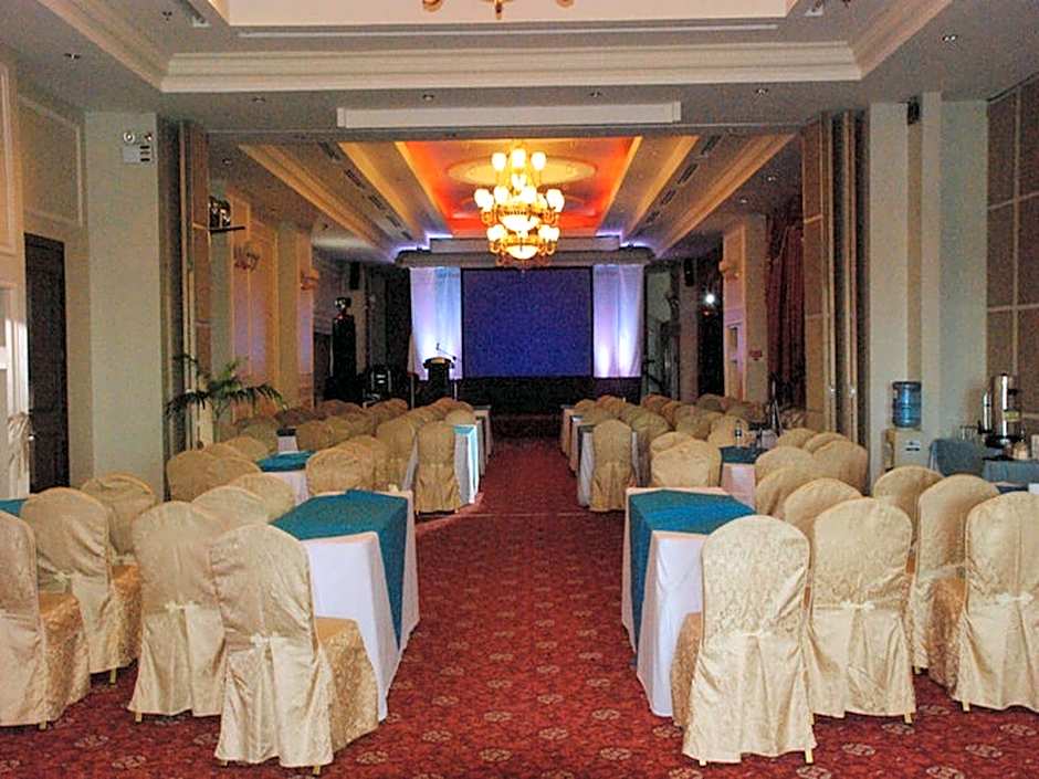 Sarrosa International Hotel And Residential Suites