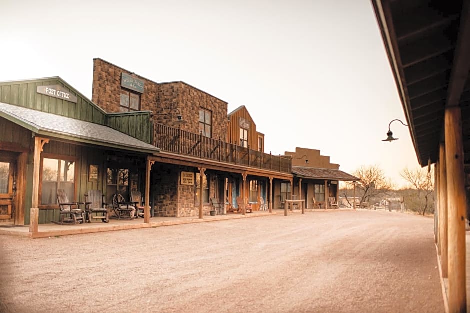 Tombstone Monument Guest Ranch