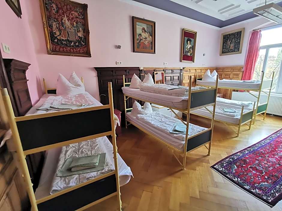 Hummel Hostel - Historische Stadtvilla mit Garten