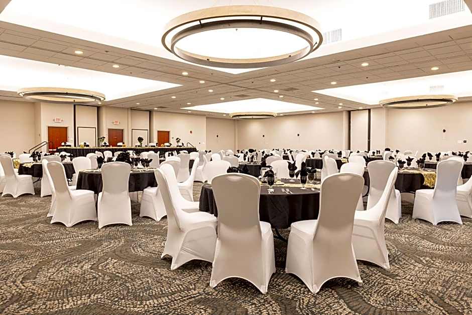 DoubleTree by Hilton Austin, MN
