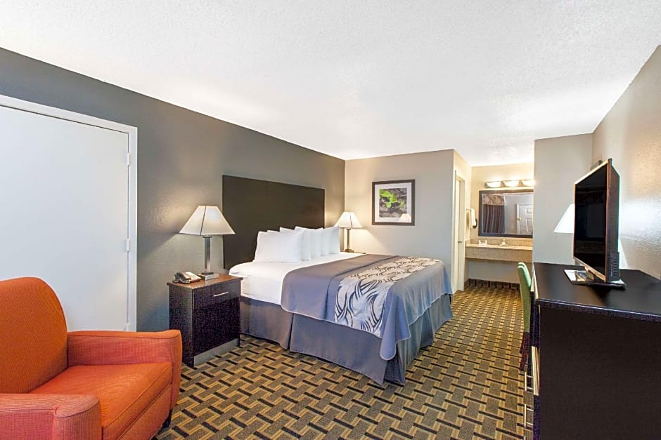 Days Inn by Wyndham Ennis