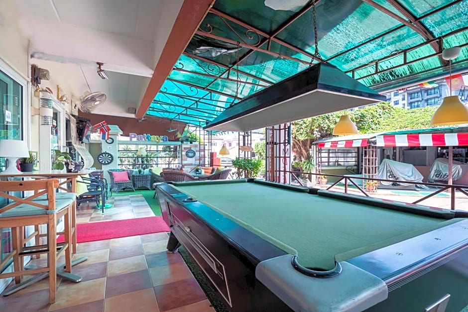 OYO 838 Aromdee Apartment