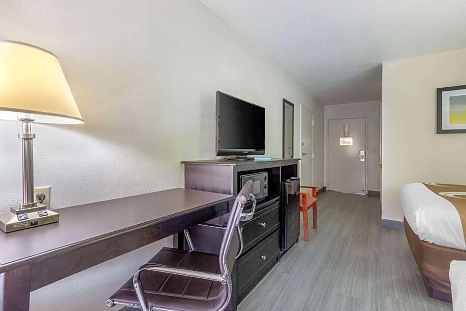 Quality Inn Auburn Campus Area I-85