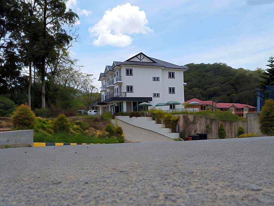 Rovers Inn Guesthouse - Age 11 and Above Only