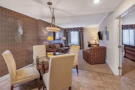 One-Bedroom King Suite - Non-Smoking