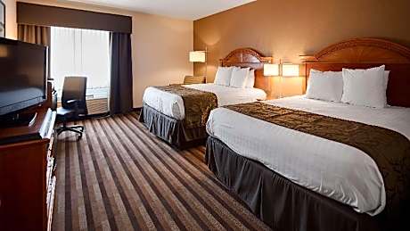 2 QUEEN BEDS,NSMK,HI SPEED,DESK,CHAIR OTTOMAN,COFMKR,FULL BREAKFAST