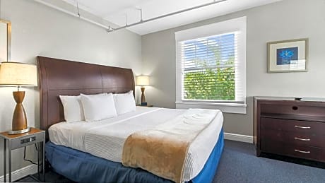 Deluxe King Room