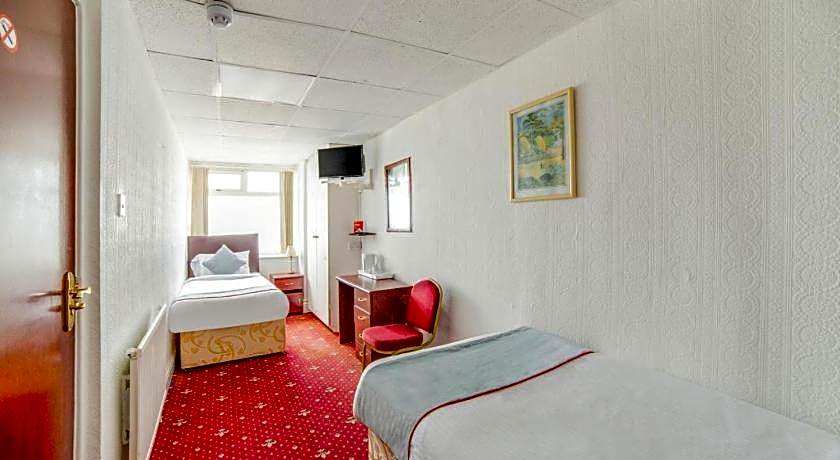 OYO The Golden Cheval Hotel & Shisha Bar