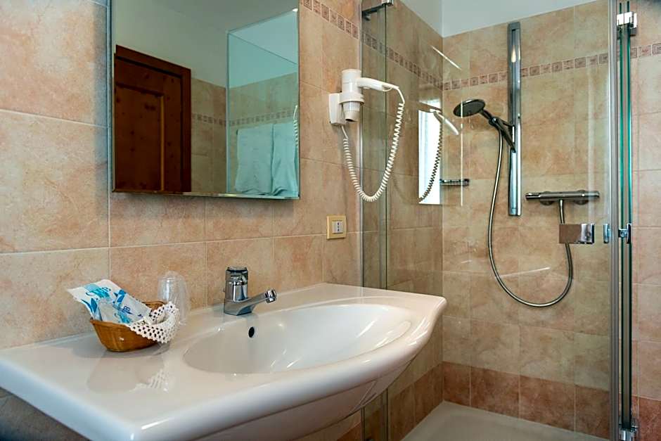 Hotel Londra Slow Living Molveno