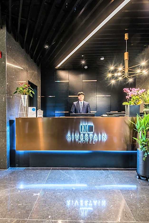 Rivertain Hotel