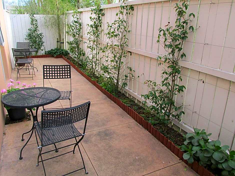 166 Majestic Court Motel