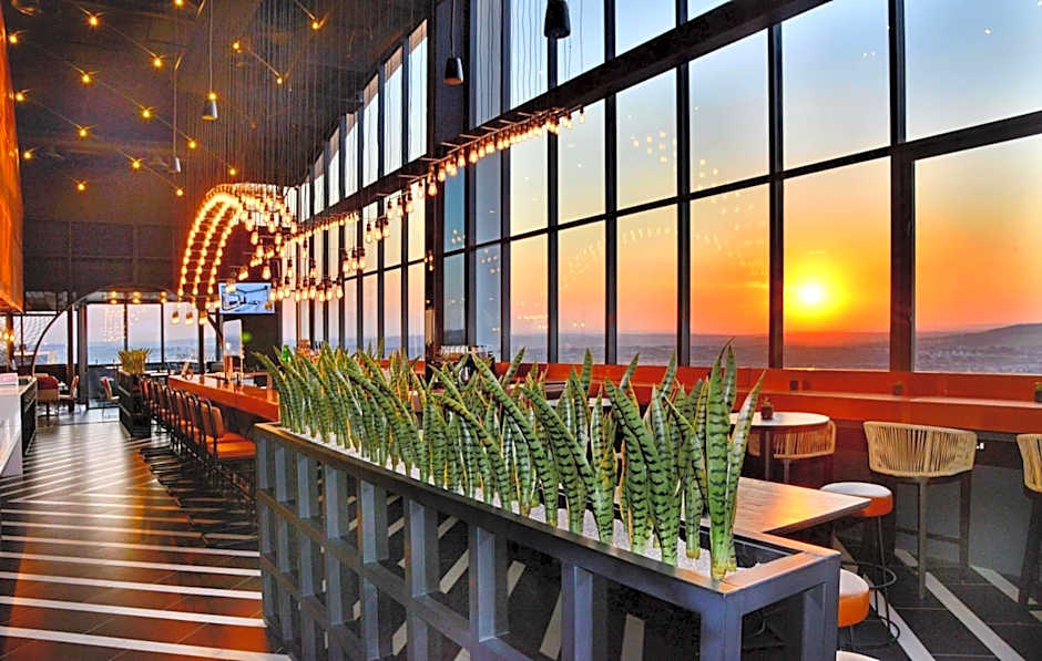 Courtyard Hotel Waterfall City