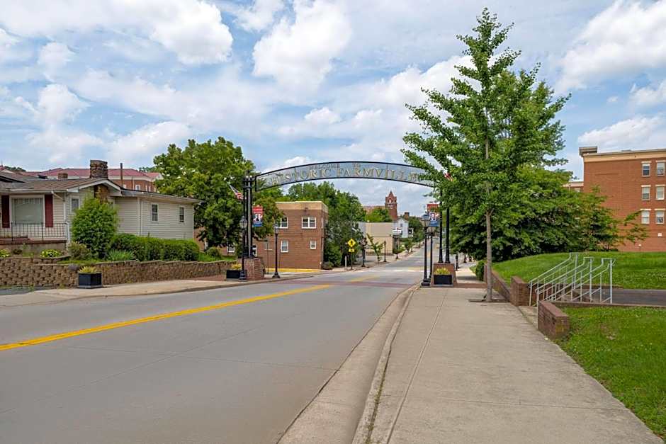 Super 8 by Wyndham Farmville