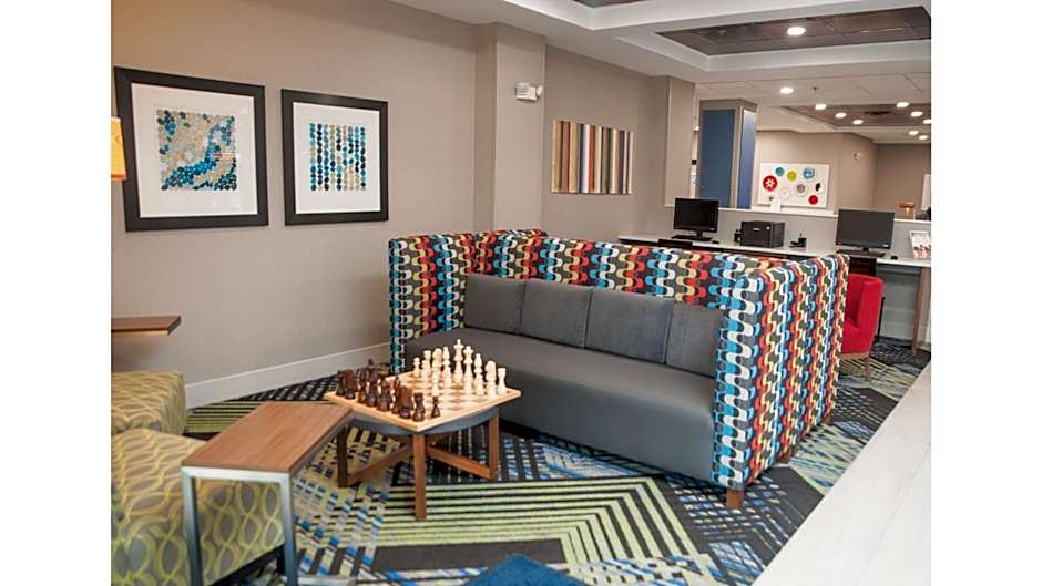 Holiday Inn Express Hotel & Suites Norfolk By IHG