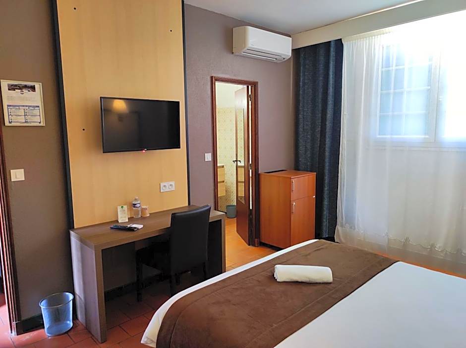 Hôtel et Appart'Hôtel Le Relais Du Val D'Orbieu