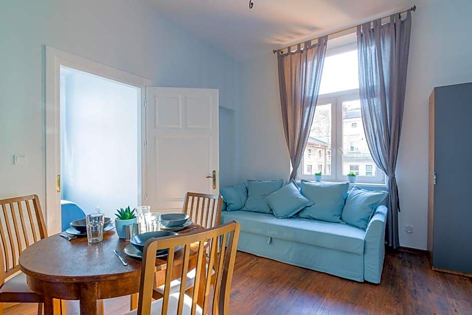 Oak Tree Old Town Apartments