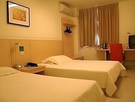 Standard Twin Room B