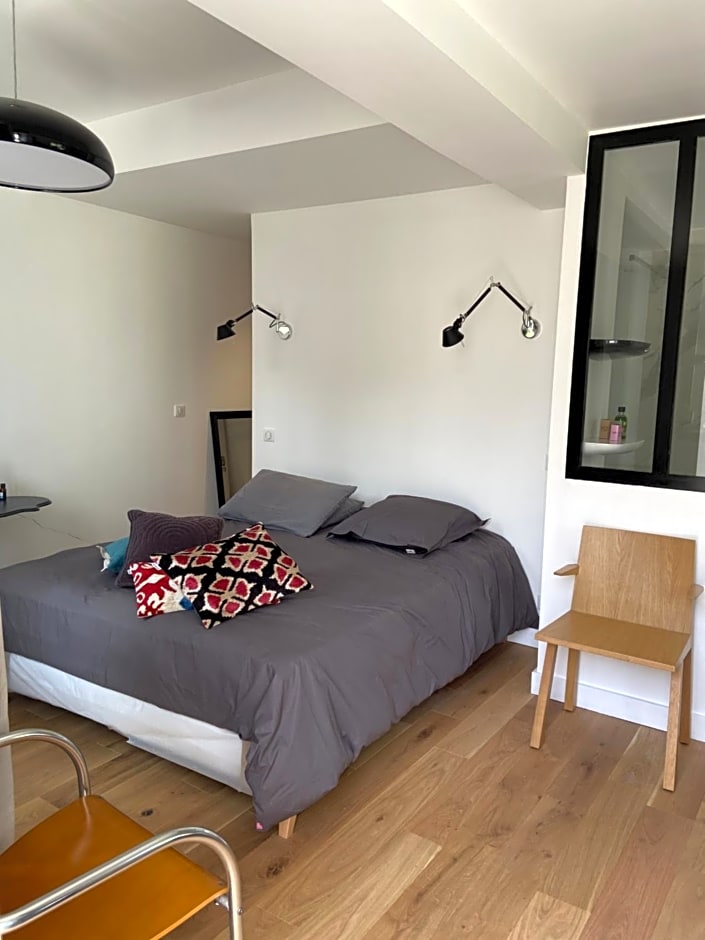 Cocon en lisière de forêt