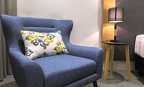 Queen and Single Studio