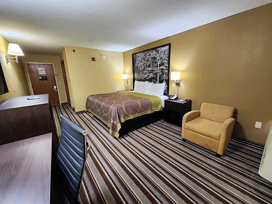 Super 8 by Wyndham Pine Bluff