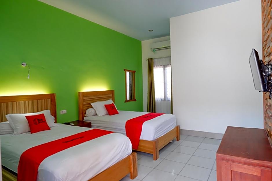 RedDoorz near Taman Makam Pahlawan Tatura