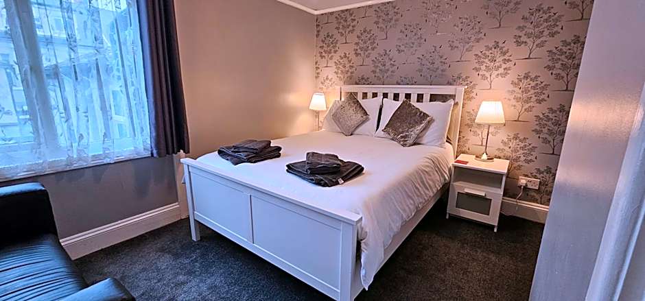 The Roslyn Guest House