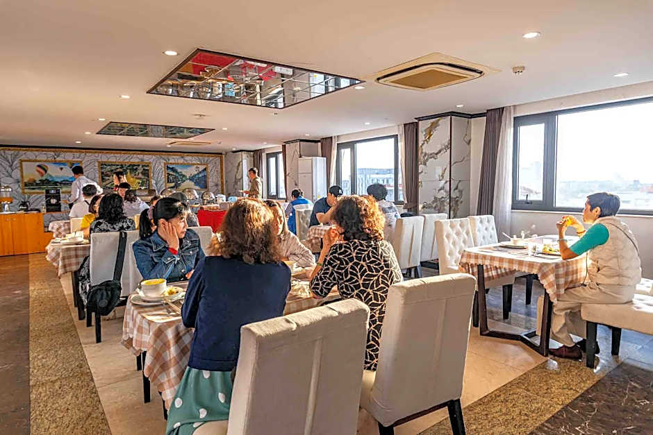 Aaron Riverview Hotel