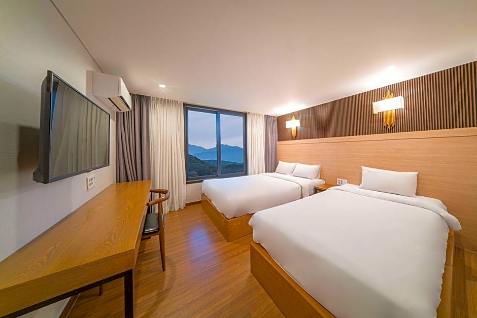 Two-Y-Hotel