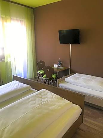 Basic Triple Room
