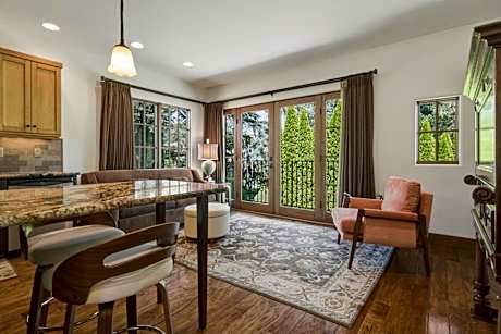 Columbia Cliff Villas