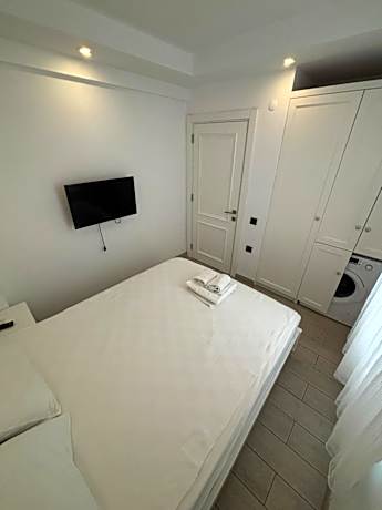 One-Bedroom Apartment with Balcony - Partial Sea View