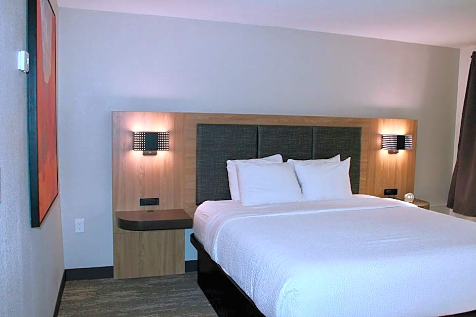 The Cairn Hotel