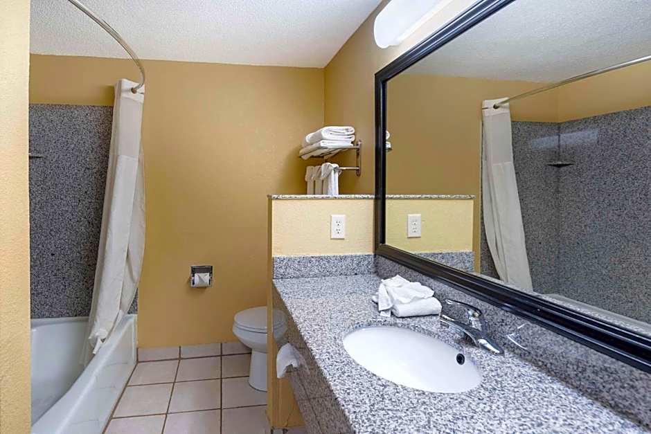 Quality Inn & Suites Bloomington University Area