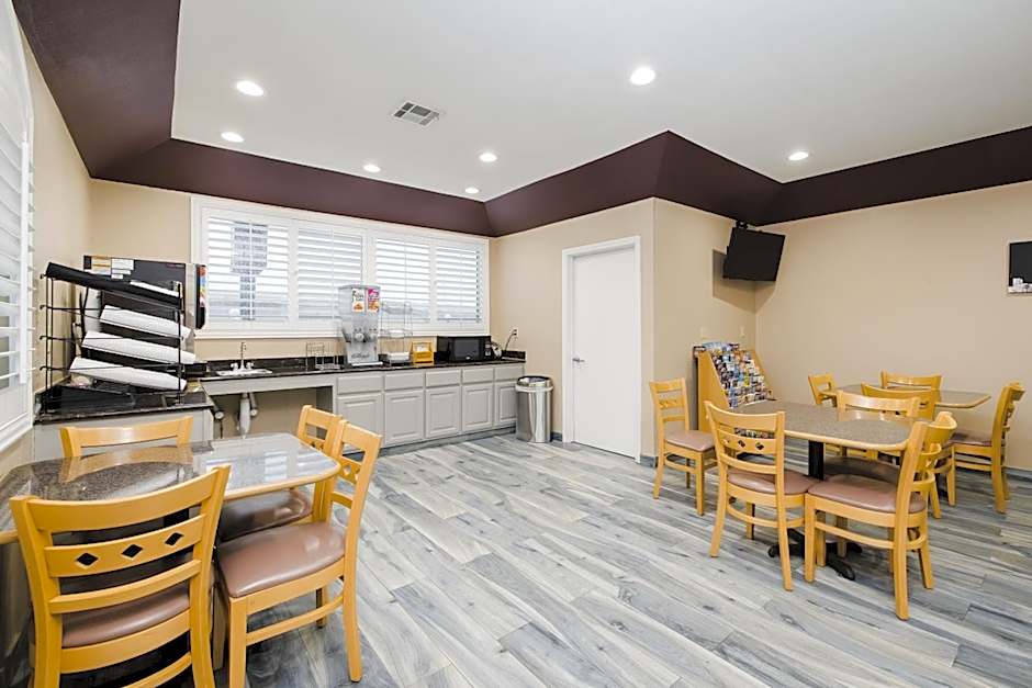 Sapphire Inn & Suites