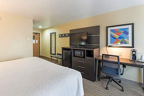 Standard King Room with Accessible Tub - Mobility Access
