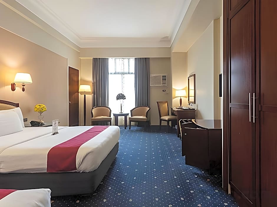 Sarrosa International Hotel And Residential Suites