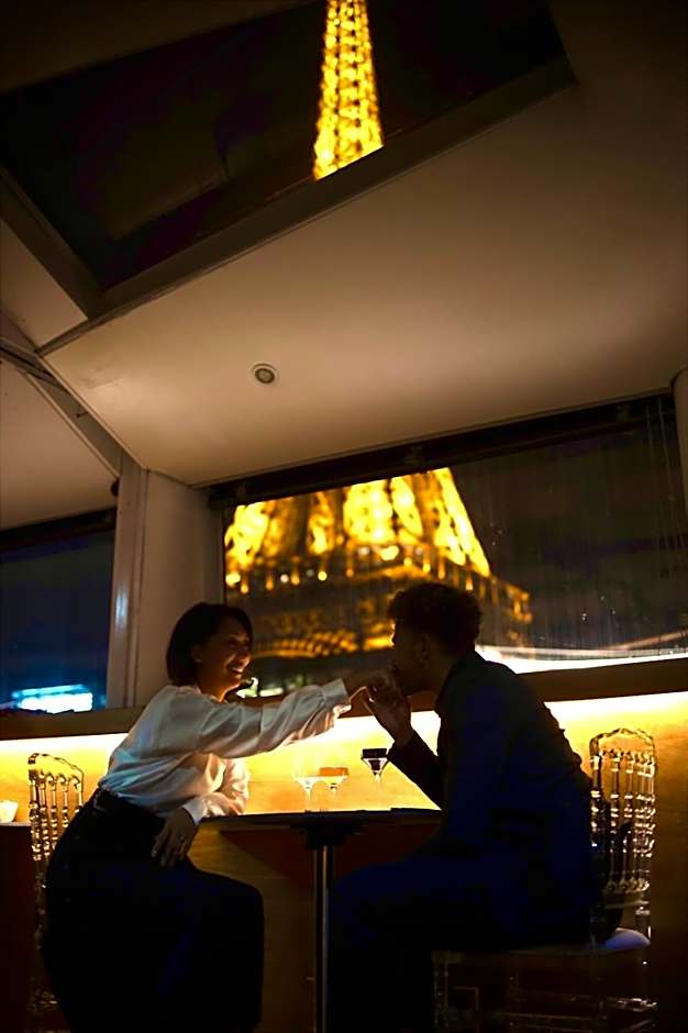 Le VIP Paris - Yacht Hotel