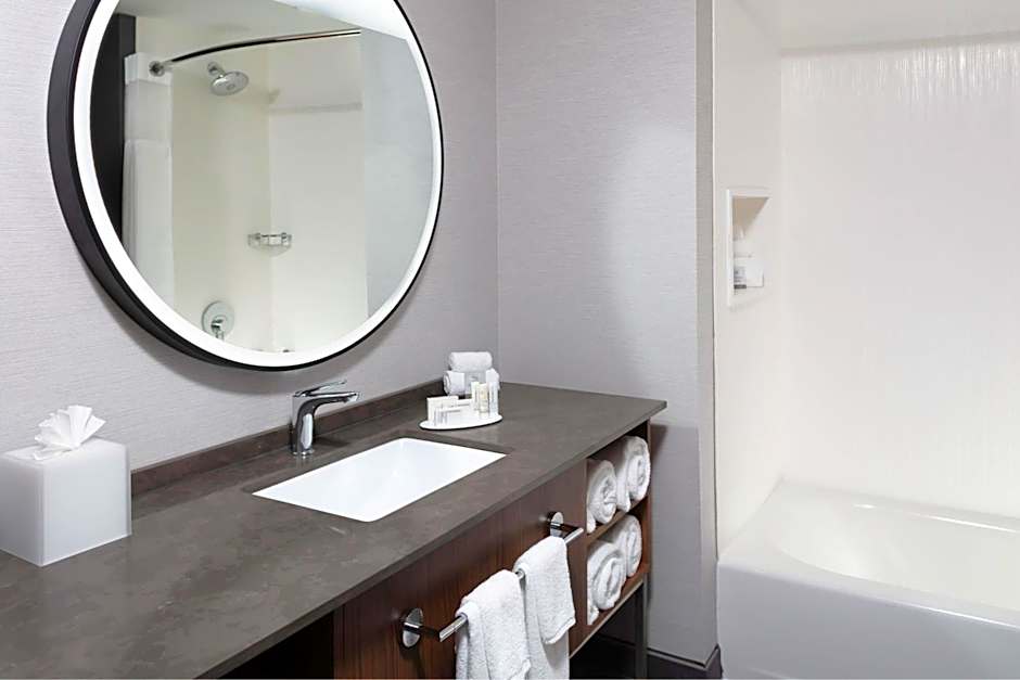 Courtyard by Marriott Memphis East/Galleria