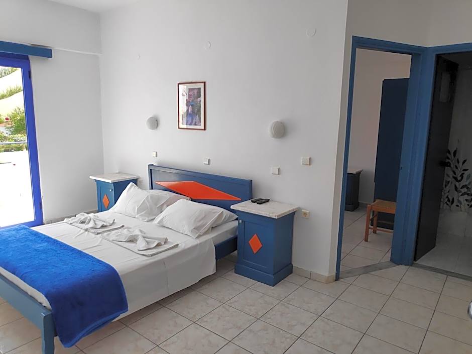 Leonidas Studios & Apartments