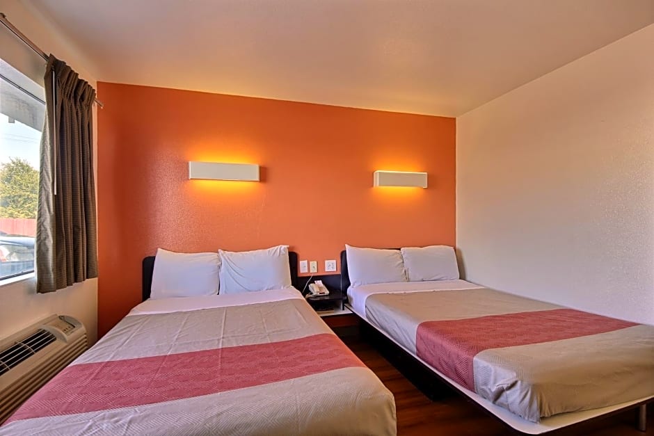 Motel 6 Laredo South