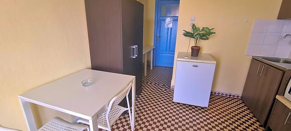 Veranda Rooms to Let